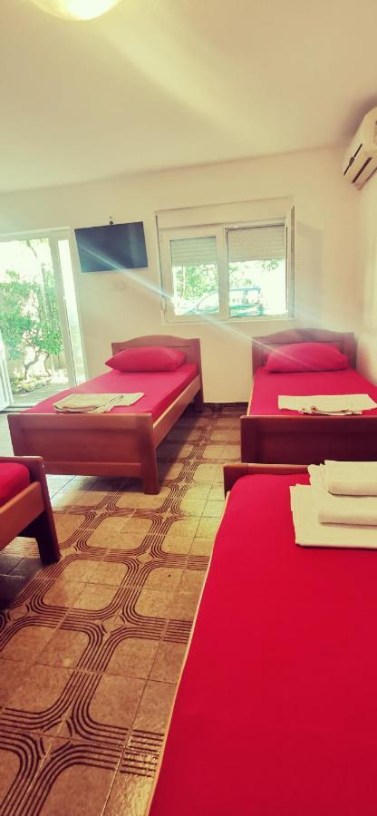 Sobe I Apartmani Marovic Petrovac Ngoại thất bức ảnh
